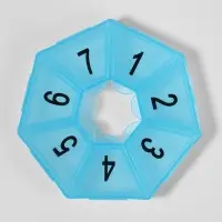 Таблетница &laquo;Цифры&raquo;, 7.5&times;7.5&times;1.7 см, 7 секций, МИКС