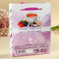 Набор &laquo;8 марта&raquo;: чай чёрный с лесными ягодами 50 г., шоколадные конфеты 100 г.