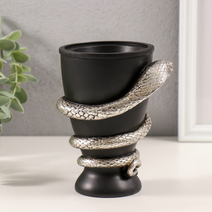 Подсвечник полистоун на 1 свечу "Змея и кубок" серебро 11,5х10х14,3 см