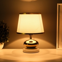 Настольная лампа с абажуром RISALUX «Капли», 1×40 Вт, Е27, белый/золото, 17×17×24 см Настольная лампа с абажуром RISALUX «Капли», 1×40 Вт, Е27, белый/золото, 17×17×24 см