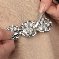 Подхват для штор &laquo;Розы&raquo;, 8,7 &times; 3,5 см, 23,5 см, цвет серебряный