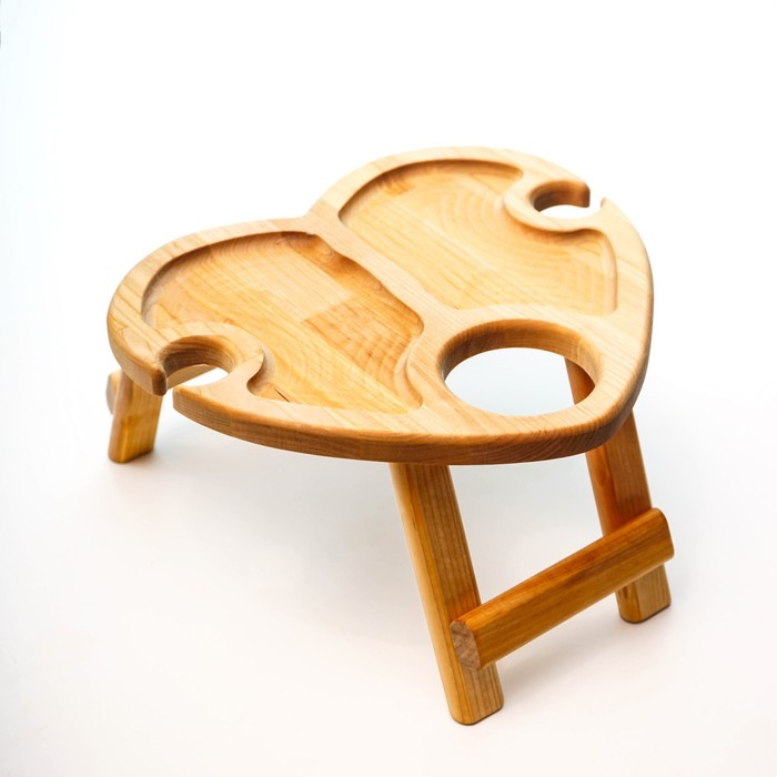 Столик - поднос для вина в форме сердца Adelica, с менажницей и складными ножками, на 2 персоны, d=30×2,8 см, берёза Столик - поднос для вина в форме сердца Adelica, с менажницей и складными ножками, на 2 персоны, d=30×2,8 см, берёза