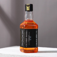 Новогодний подарочный набор косметики &laquo;Крутой мужик&raquo;, гель для душа во флаконе виски 250 мл и ремень, аромат сандала и бергамота, Новый Год