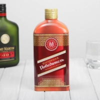 Коробка жестяная в форме бутылки под крепкий алкоголь «Победитель» Коробка жестяная в форме бутылки под крепкий алкоголь «Победитель»