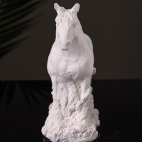 Статуэтка "Конь в  траве стоит " 12х14х6 см, натуральный