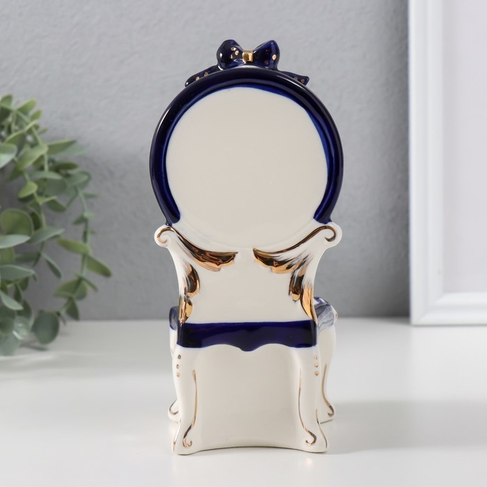 Сувенир керамика Сувенир керамика "Девочка сидит в кресле с подарком в руках" кобальт 7,5х10х17 см