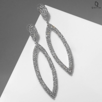 Серьги висячие со стразами «Шарм», цвет белый в серебре, 8,3см Серьги висячие со стразами «Шарм», цвет белый в серебре, 8,3см