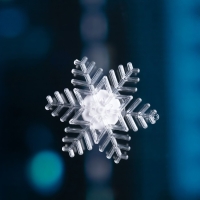 Светодиодная игрушка на липучке &laquo;Снежинка&raquo; 11 см, батарейки LR44х3 (в комплекте), свечение мульти