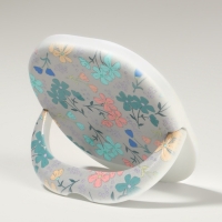 Зеркало карманное &laquo;Узор&raquo;, с подставкой, 8 &times; 8 см, цвет белый