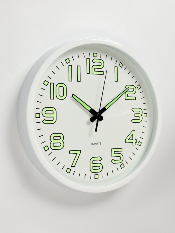 Часы настенные интерьерные &laquo;Классика&raquo;, плавный ход, светящиеся, d-30 см