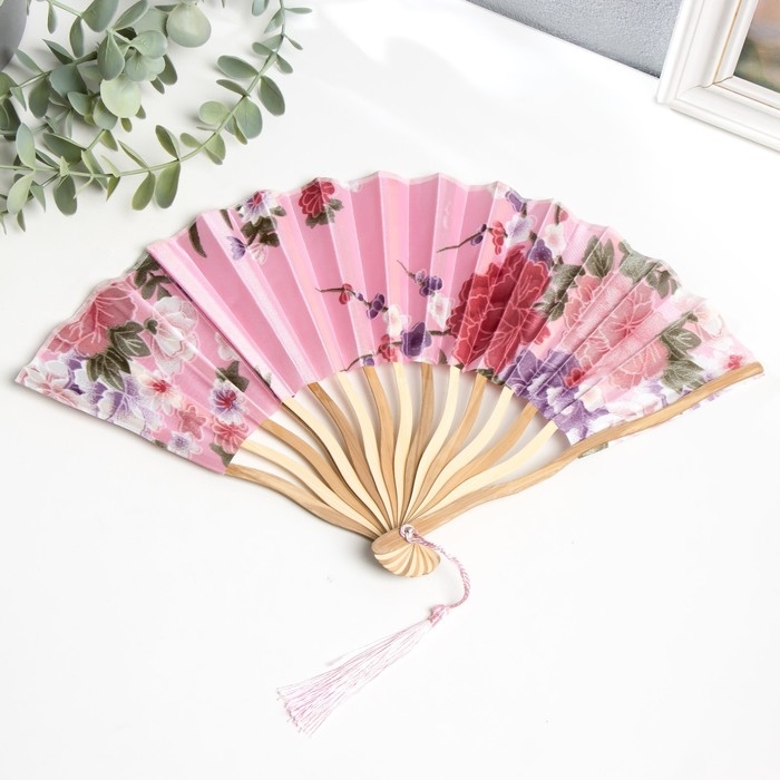 Веер бамбук, текстиль h=21 см изгиб, с кистью "Цветы" в коробке, розовый