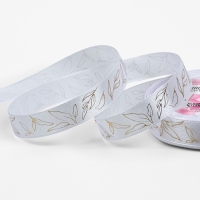 Лента атласная 15мм*25&plusmn;1ярд(23м&plusmn;1м) листья белый №01 тиснение золото АУ