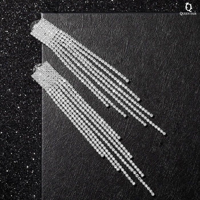 Серьги висячие со стразами &laquo;Водопад&raquo; на прямоугольнике, цвет белый в серебре, 12см