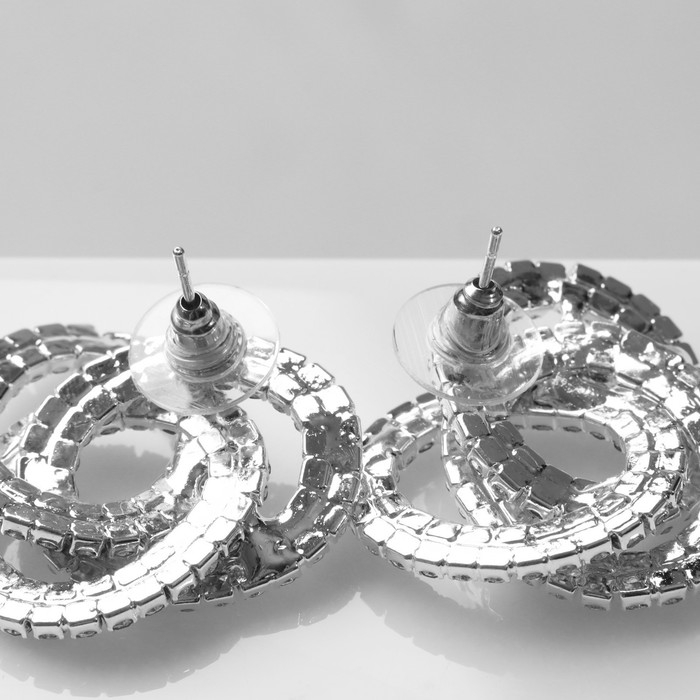 Серьги со стразами &laquo;Спираль&raquo; круг, цвет белый в серебре