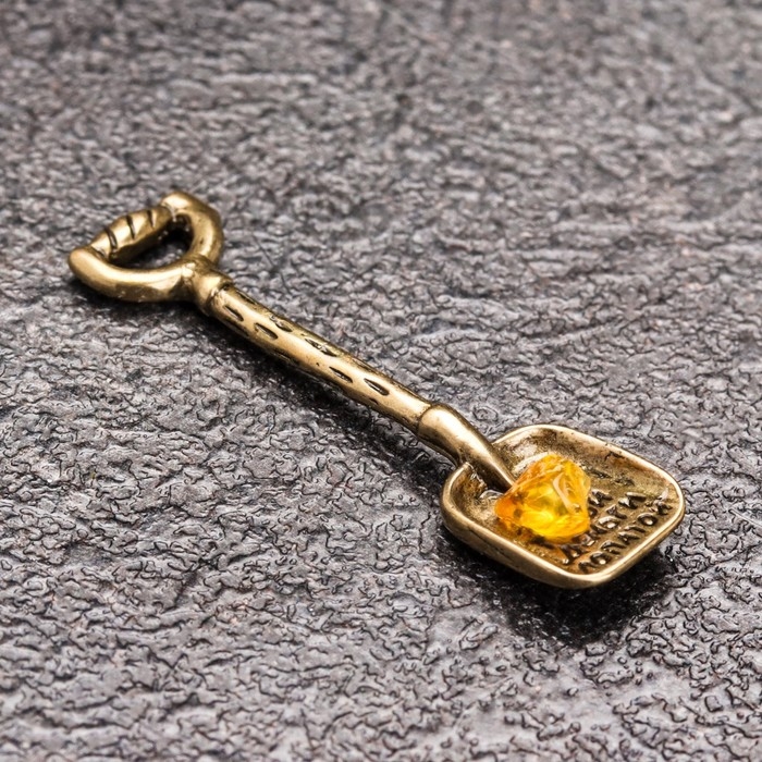 Сувенир кошельковый "Лопата K&ouml;nigsberg", с натуральным янтарем