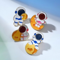 Набор значков (4 шт.) «Космонавты» на Луне, цветной в золоте Набор значков (4 шт.) «Космонавты» на Луне, цветной в золоте