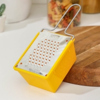 Тёрка плоская с контейнером «Морковная», цвет МИКС Тёрка плоская с контейнером «Морковная», цвет МИКС