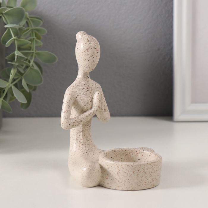 Подсвечник полистоун на 1 свечу "Девушка. Приветствие" белый в крапинку 8,5х8,8х11,7 см