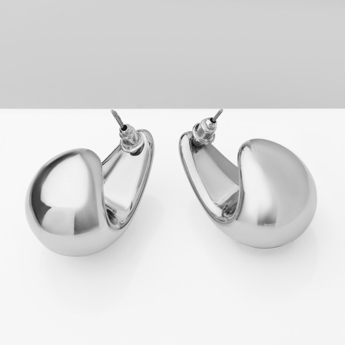 Серьги пластик &laquo;Капля&raquo; изогнутая, цвет серебро