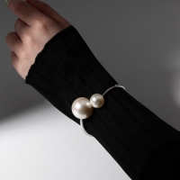 Браслет металл &laquo;Жемчужный&raquo; две бусины, цвет серебро