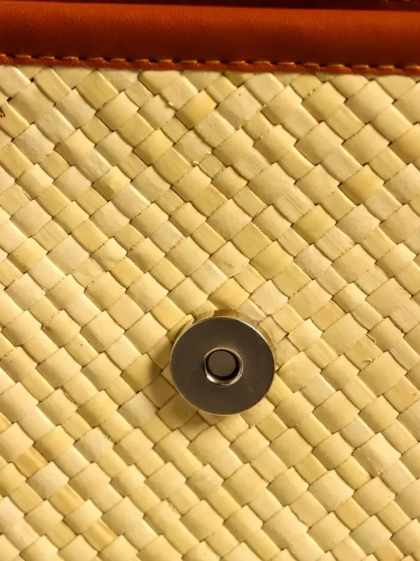 Сумка плетёная на застёжке из пандана 41х16х50 см, бежево-коричневый