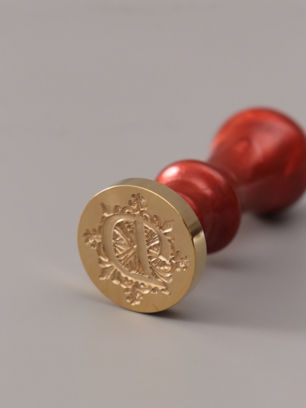 Печать для сургуча с пластиковой ручкой "Буква D на вензеле" 2,5х2,5х6,3 см