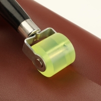 Роллер для клеевых работ с кожей, 17 &times; 2,9 см, дерево/силикон