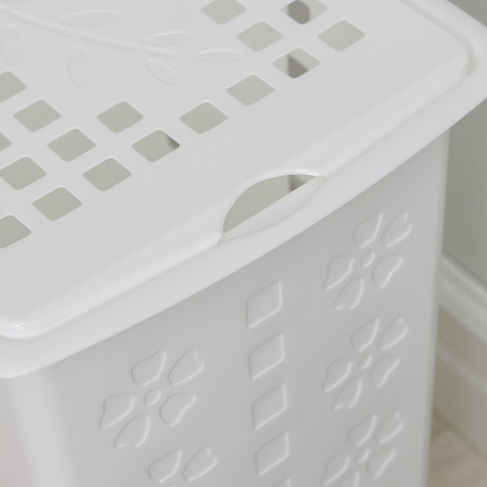 Корзина бельевая с крышкой &laquo;Виолетта&raquo;, 30 л, 36&times;26,5&times;47,5 см, цвет белый
