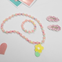 Комплект детский «Выбражулька» 3 предмета: 2 заколки, кулон, цветы, цветной Комплект детский «Выбражулька» 3 предмета: 2 заколки, кулон, цветы, цветной