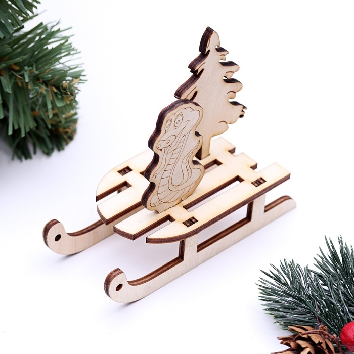 Сувенир символ года санки "Змея с ёлочкой", вид 2, 10,5 х 4,7 х 7,8 см