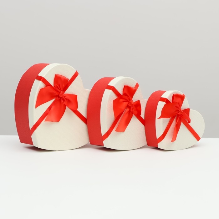 Набор коробок 3 в 1 сердца Набор коробок 3 в 1 сердца "Красный бант", 22 x 20 x 9; 19 x 17 x 7,5; 16 x 13,5 x 6 см
