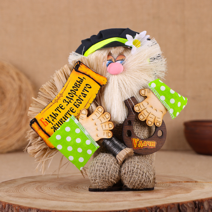 Оберег-домовой Оберег-домовой "Кузя в кепке, с метлой и подковой", 23х25х13 см МИКС
