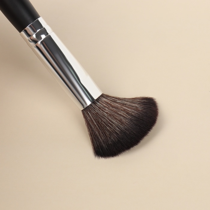 Набор кистей для макияжа «Вензель», 7 предметов, чехол на кнопке, цвет золотистый/чёрный Набор кистей для макияжа «Вензель», 7 предметов, чехол на кнопке, цвет золотистый/чёрный