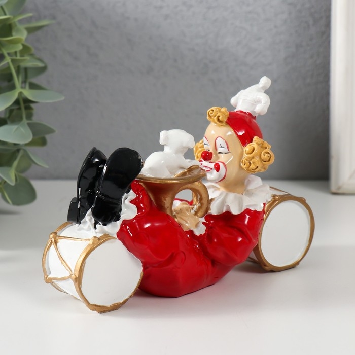 Сувенир полистоун Сувенир полистоун "Клоун с щенком, лежит на барабанах" бело-красный 14х5,5х8,5 см