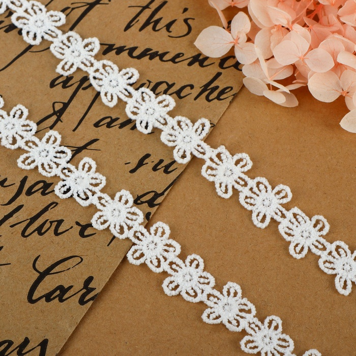 Кружево гипюровое, 15 мм &times; 14 &plusmn; 1 м, цвет белый