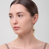 Серьги висячие «Бабочки и цветы», цвет белый в золоте,10 см Серьги висячие «Бабочки и цветы», цвет белый в золоте,10 см