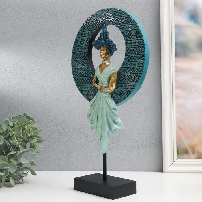 Сувенир полистоун "Девушка в африканском головном уборе" сине-голубой 21х7,5х38,5 см