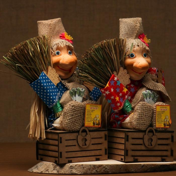 Оберег-домовой Оберег-домовой "Баба яга на сундуке", 30х29х23 см, микс