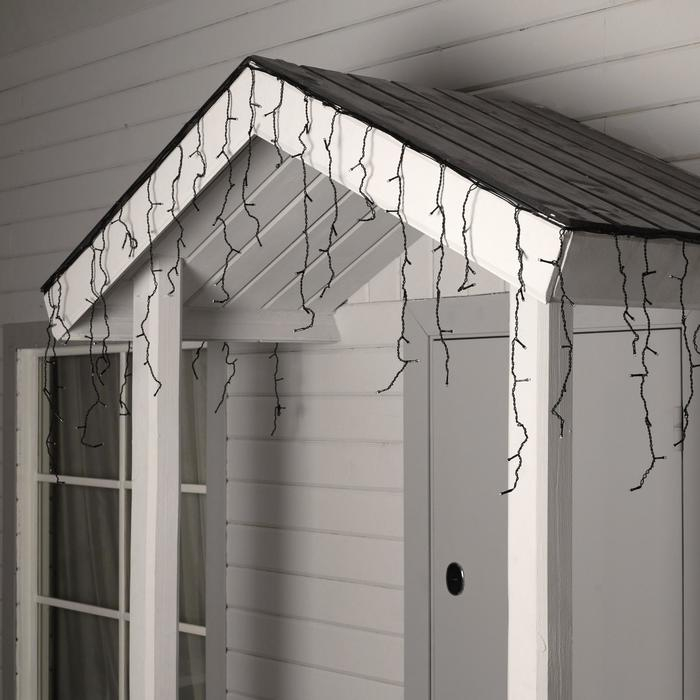 Гирлянда &laquo;Бахрома&raquo; 4 &times; 0.6 м, IP44, тёмная нить, 180 LED, свечение белое, мерцание белым, 220 В