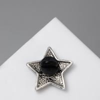 Значок &laquo;Звезда&raquo; с флагом России, цветной в серебре