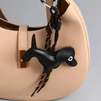 Брелок на карабине кожзам, текстиль "Такса" с узлом 25х13х1,5