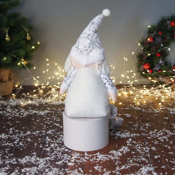 Мягкая игрушка Мягкая игрушка "Дед Мороз в костюмчике с пайетками" 49х17 см, серебристо-белый