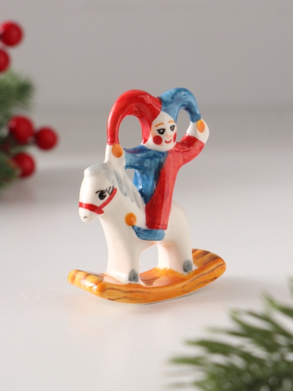 Качалка фарфоровая "Шут на коне",  9 см