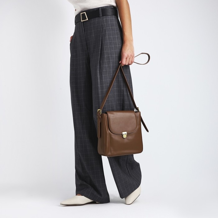 Сумка-мессенджер на клапане, цвет коричневый Сумка-мессенджер на клапане, цвет коричневый