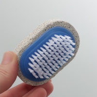 Пемза для педикюра, с щёткой, 6.5 см, в коробке, МИКС