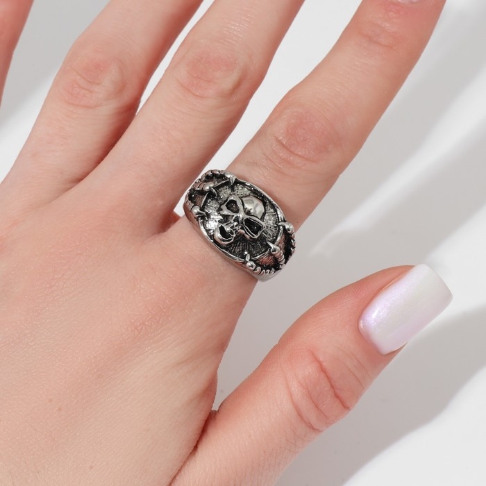 Кольцо «Перстень» череп и когти, цвет чернёное серебро, 18 размер Кольцо «Перстень» череп и когти, цвет чернёное серебро, 18 размер