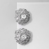 Серьги со стразами &laquo;Вспышка&raquo; цветочная, цвет белый в серебре