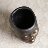 Фигурное кашпо "Голова девушки" черно-золотое, 16х14х16см Фигурное кашпо "Голова девушки" черно-золотое, 16х14х16см