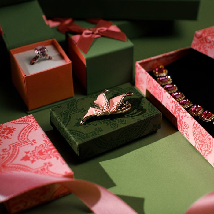 Брошь &laquo;Бабочка&raquo; нежность, цвет бело-розовый в розовом золоте