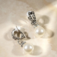 Клипсы &laquo;Грейс&raquo; две линии с бусинами, цвет белый в чернёном серебре